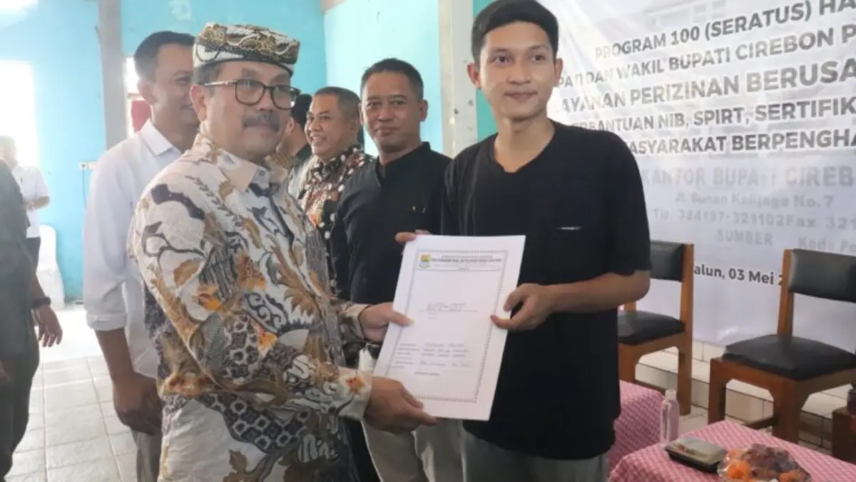 Gratis dan Mudah, Bupati Cirebon Komitmen Beri Kemudahan Perizinan UMKM Lewat Pelayanan Terpadu Bupati Cirebon Drs. H. Imron, MAg mempermudah izin berusaha