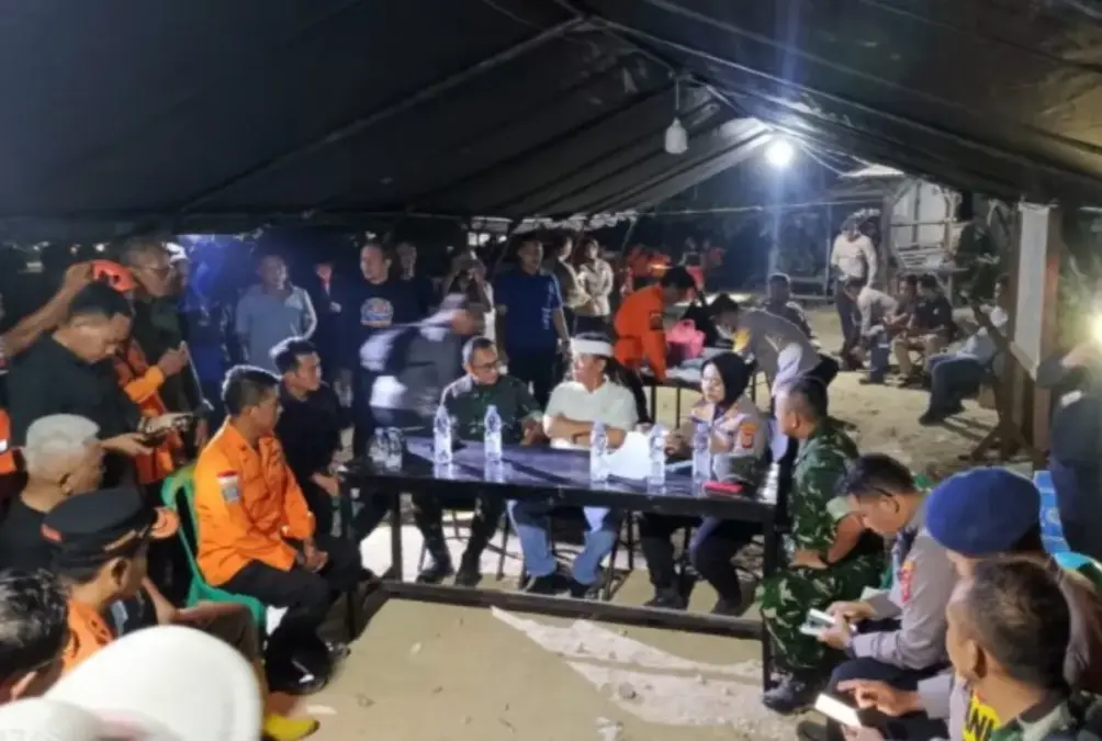 Kemensos mendirikan dapur umum di lokasi longsor Gunung Kuda Cirebon