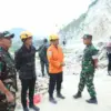 Longsor kawasan tambang gunung kuda cirebon