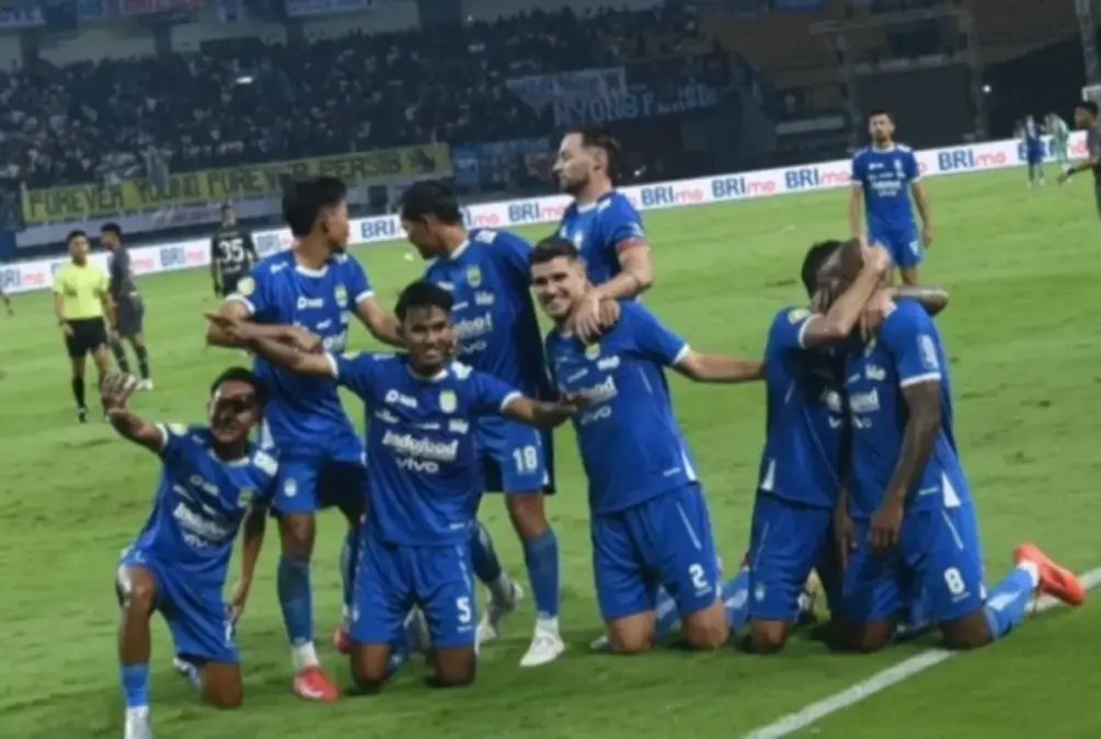 Persib resmi juara Liga 1 2024/2025 setelah menang 3-2 atas Persis Solo.