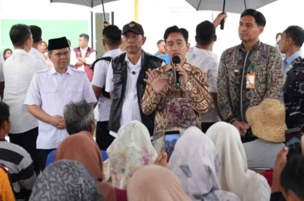 Wapres Gibran Rakabuming Raka meninjau kampung nelayan di indramayu