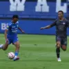 Persib unggul sementara pada babak pertama atas Persis Solo dalam laga pamungkas Liga 1