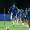 Bek Pesib Nick Kuipers absen saat lawan Persita