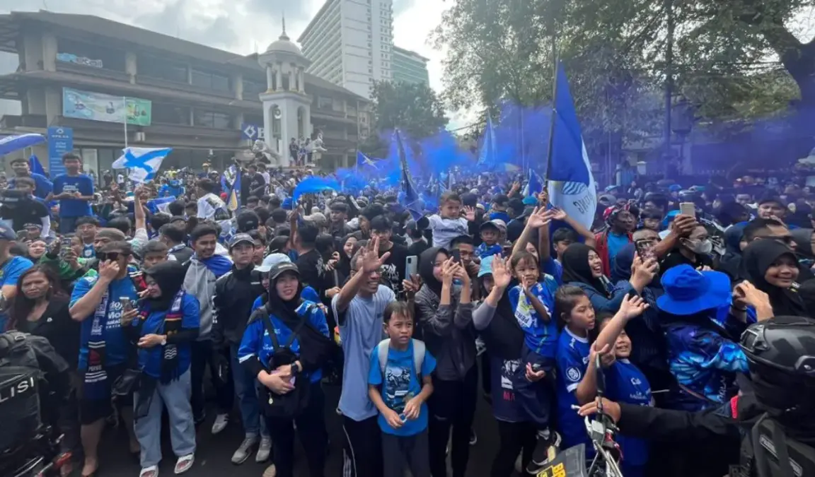 Bobotoh ikut larut dalam konvoi kemenangan Persib di Liga 1