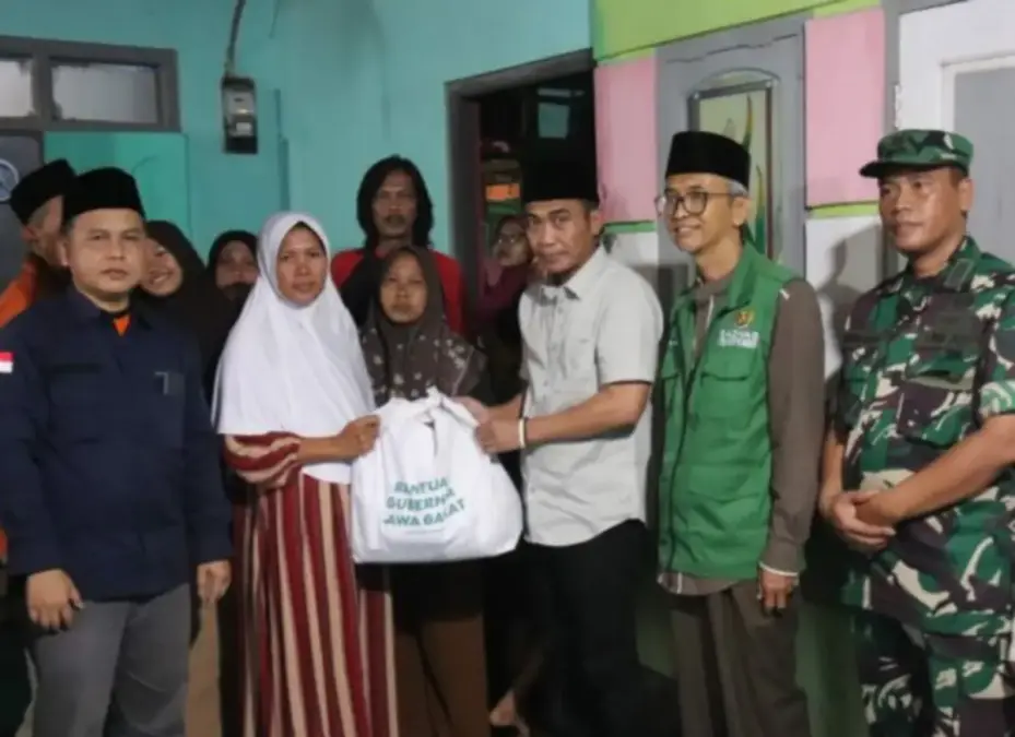 Wakil Bupati Cirebon H Agus Kurniawan Budiman berikan santunan