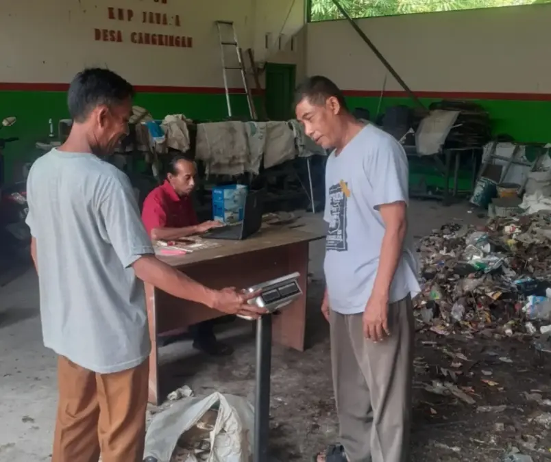 Desa cangkingan indramayu terapkan dgitalisasi dalam pengolahan sampah