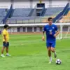 Penyerang Persib Sergio Castel jalani sesi latihan perdana di GBLA